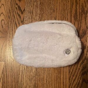 NWT Lululemon Sherpa Everywhere 1L belt Bag Plush Fleece Bone/Silver O/S